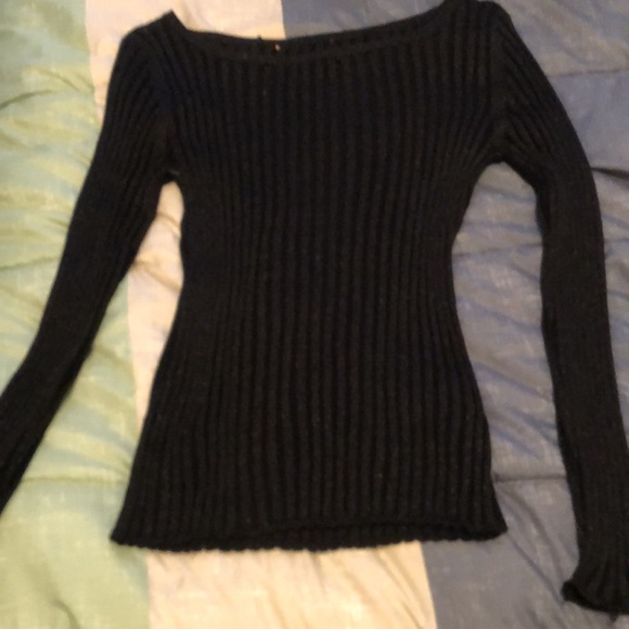 Holiday parties? Got you covered! Adorable glittery top! Removable feathers - Picture 6 of 6